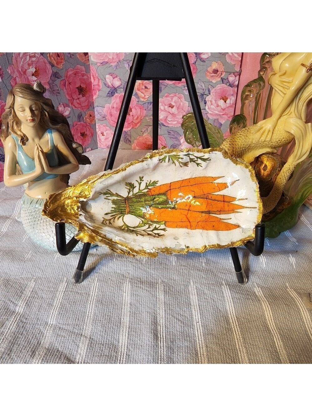 DECOUPAGE CARROTS ON A OYSTER SHELL